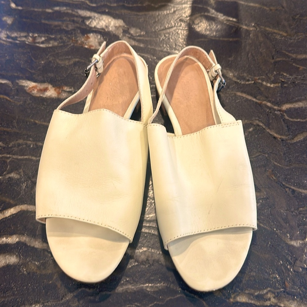 Madewell off-white slide candles with adjustable back strap - hardly worn!